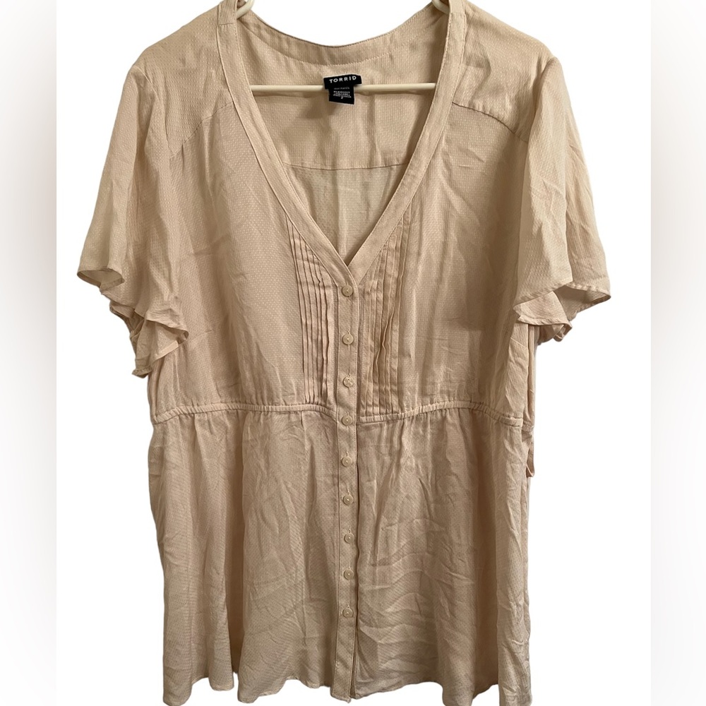 Torrid size 2 plus size short sleeve shirt